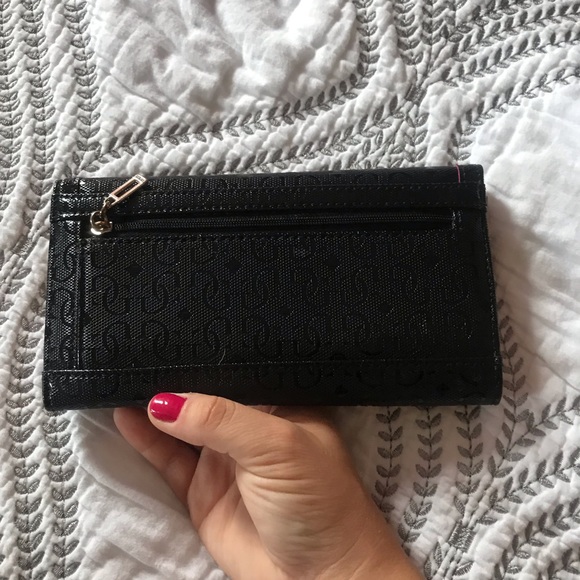 GUESS wallet - Picture 2 of 3